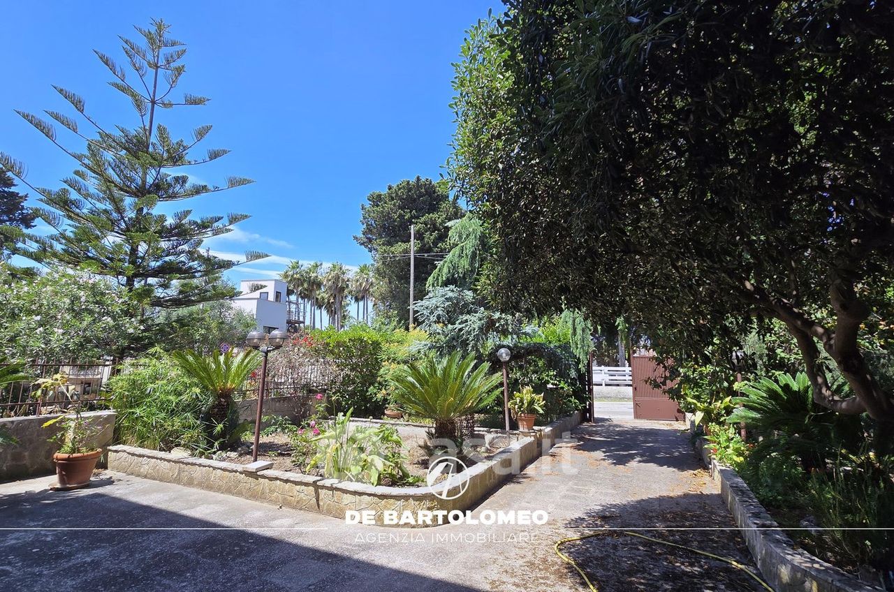 Villa in Via Anemoni 2